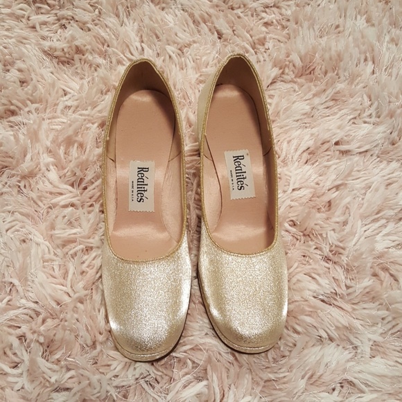 NWOT VINTAGE 1960s Gold Metallic Pumps sz 7.5 - Picture 2 of 8